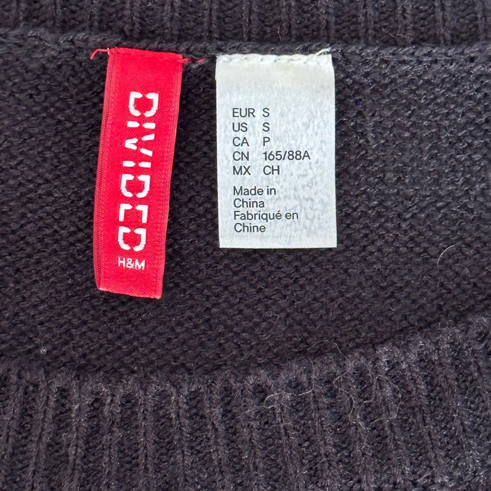 H&M Fox Stole Print Sweater - Picture 4 of 4